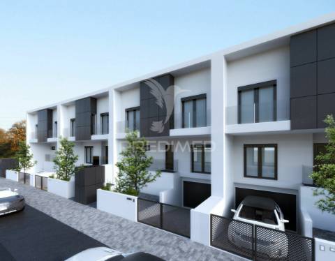 Moradia t3+1 com 4 suites e piscina privada