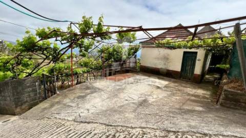 Terreno rústico com capacidade de construção na ponta do sol - ilha da madeira