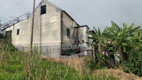 Terreno rústico com capacidade de construção na ponta do sol - ilha da madeira