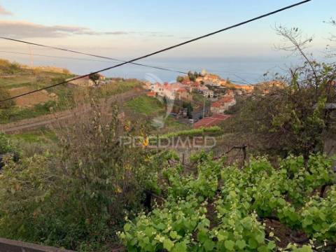 Terreno rústico com capacidade de construção na ponta do sol - ilha da madeira