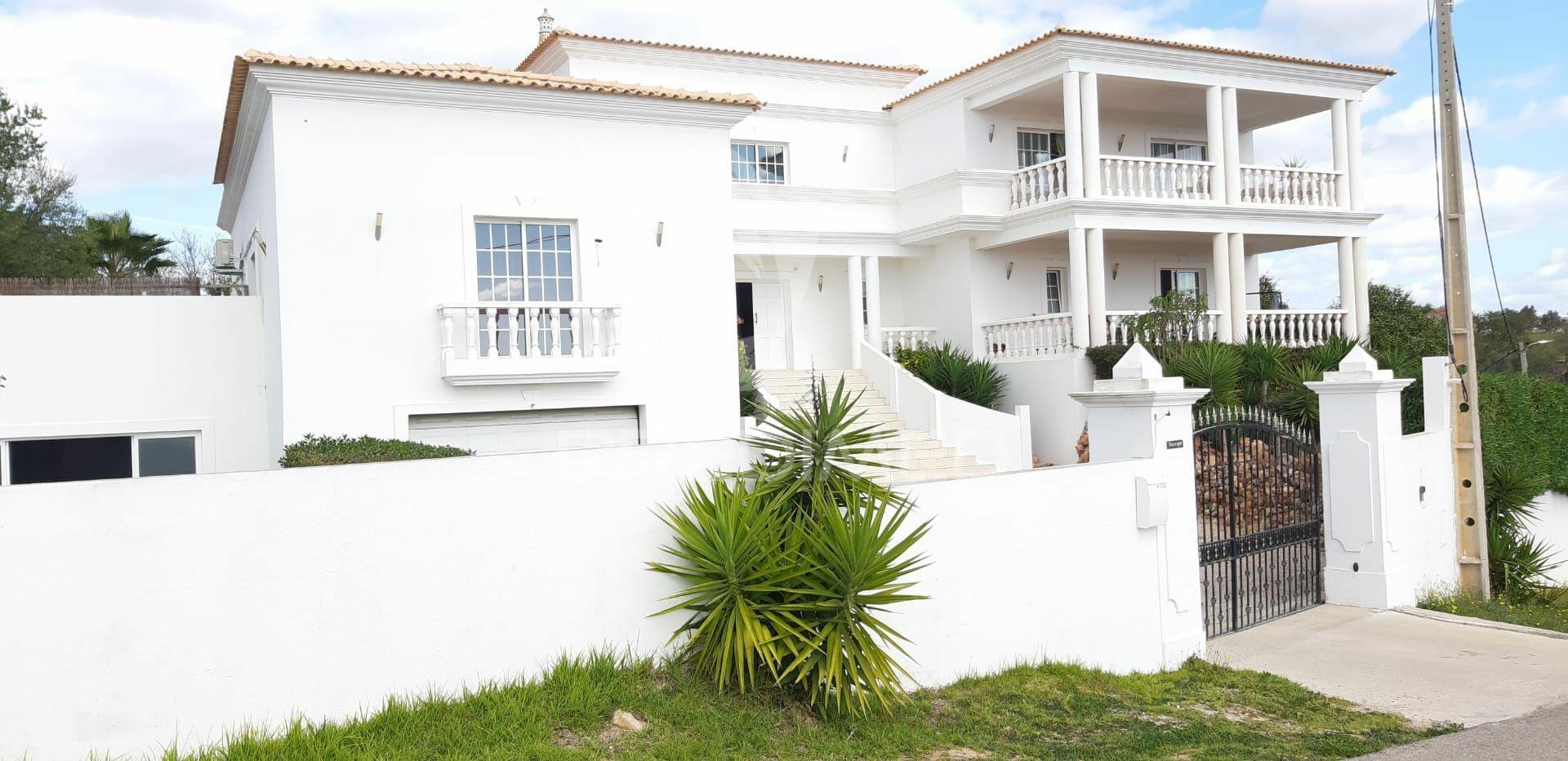 Moradia t4 piscina interior  boliqueime / vilamoura, algarve