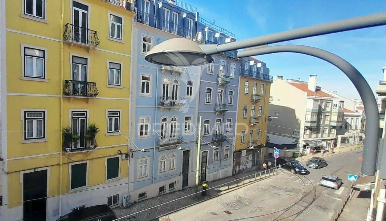 T2 remodelado com varanda zona central lisboa, arroios