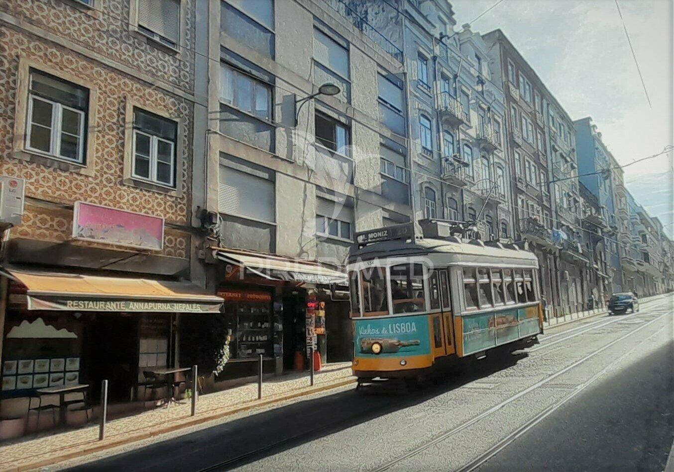 T2 remodelado com varanda zona central lisboa, arroios