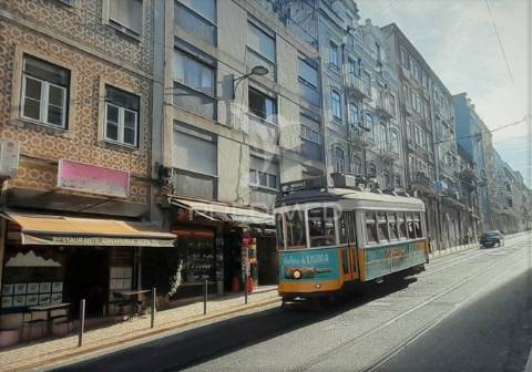 T2 remodelado com varanda zona central lisboa, arroios