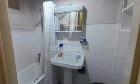 T2 remodelado com varanda zona central lisboa, arroios