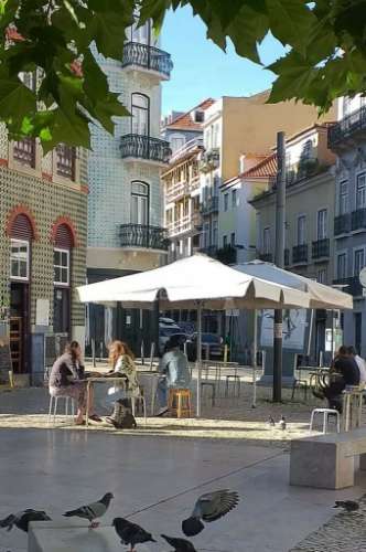 T2 remodelado com varanda zona central lisboa, arroios