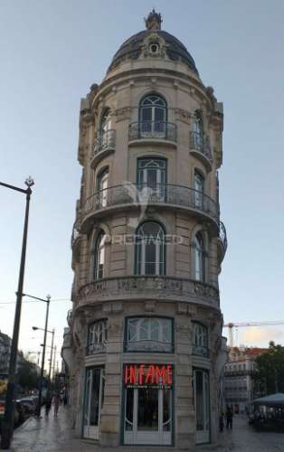 T2 remodelado com varanda zona central lisboa, arroios