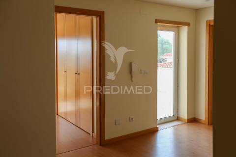 Moradia t6 isolada com 3 pisos, garagem 4 carros