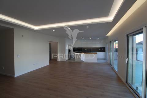 T4 em condominio privado  com piscina comum - alcochete