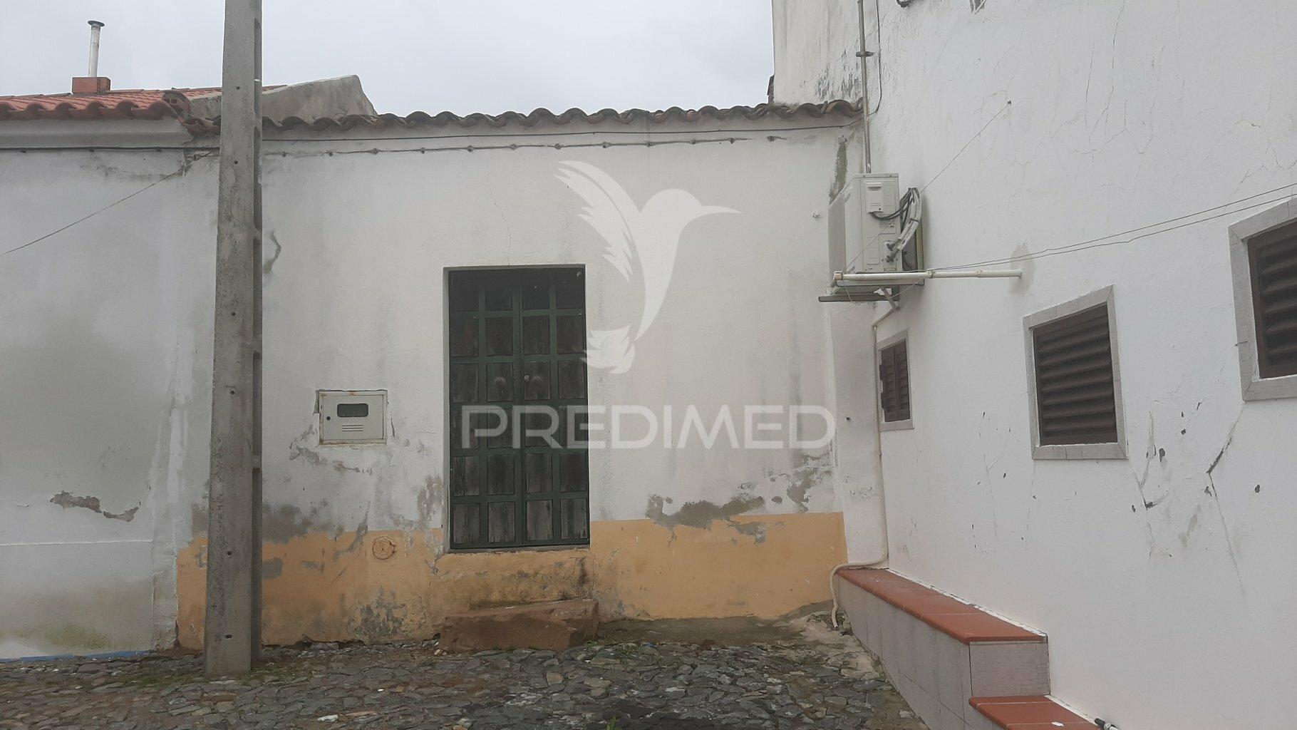 Moradia para reconstruir com quintal 357m².