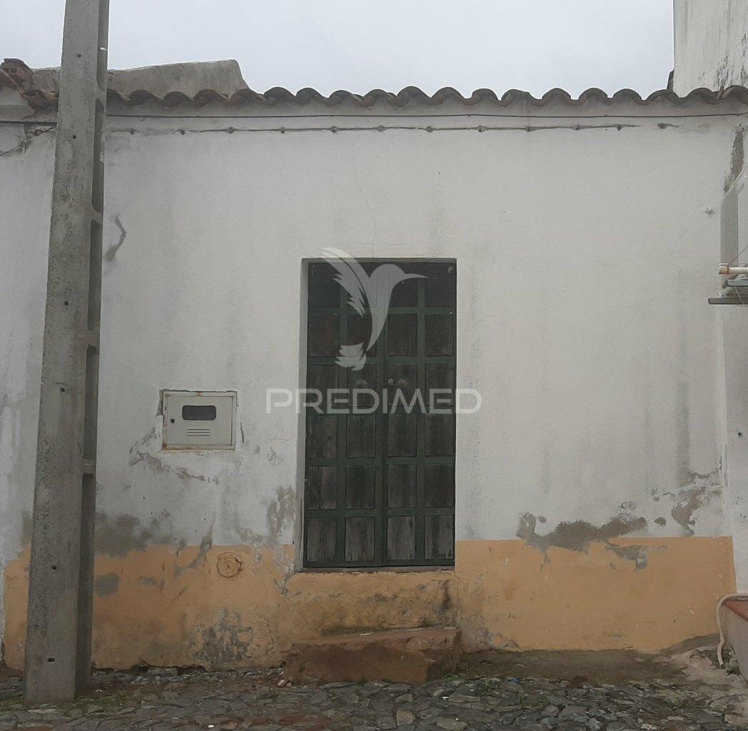 Moradia para reconstruir com quintal 357m².