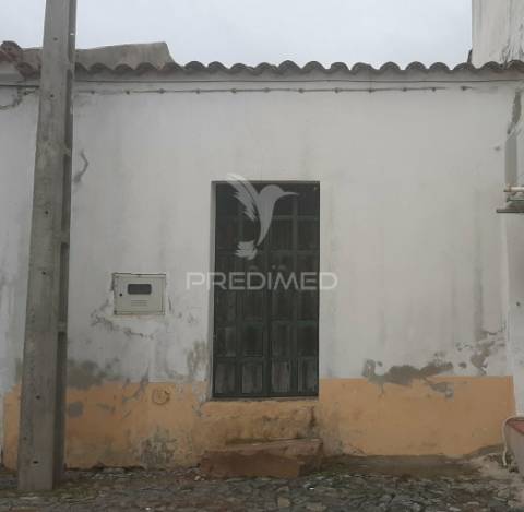 Moradia para reconstruir com quintal 357m².