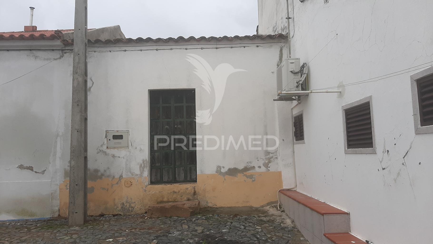 Moradia para reconstruir com quintal 357m².