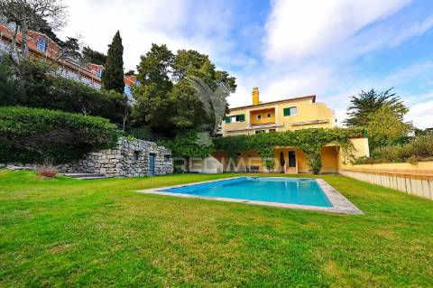 Moradia t2+1 , vista de mar, em condomínio no estoril