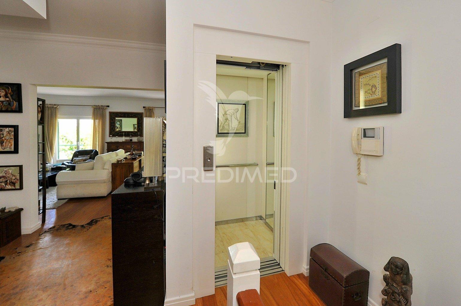 Moradia t2+1 , vista de mar, em condomínio no estoril