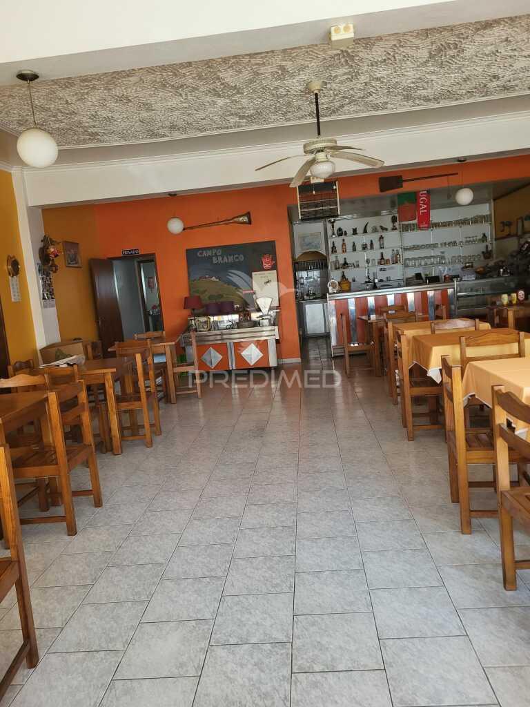 Moradia com comercio em castro verde