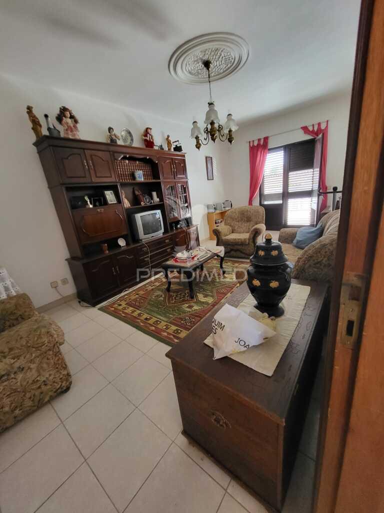 Moradia com comercio em castro verde