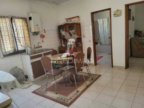 Moradia com comercio em castro verde