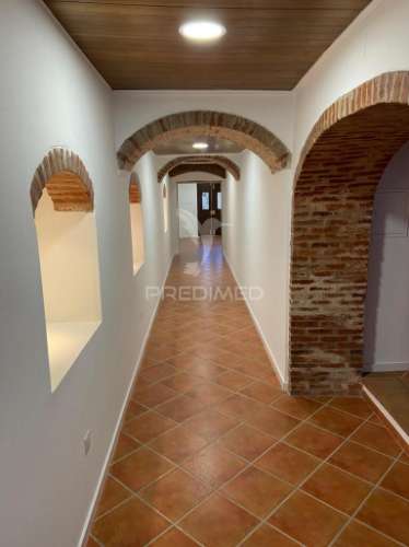 Apartamento t2 com 176mt2 e logradouro