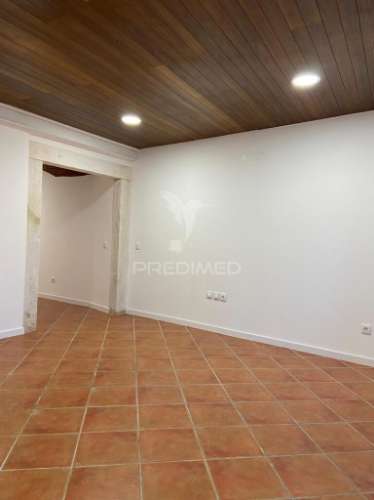 Apartamento t2 com 176mt2 e logradouro