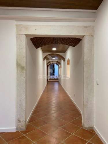 Apartamento t2 com 176mt2 e logradouro