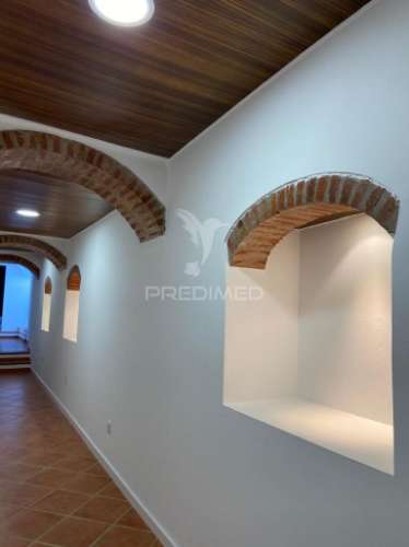 Apartamento t2 com 176mt2 e logradouro