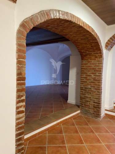 Apartamento t2 com 176mt2 e logradouro