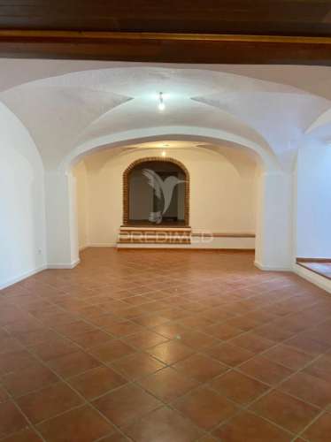 Apartamento t2 com 176mt2 e logradouro