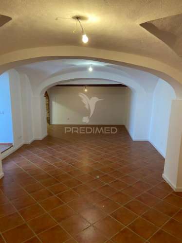 Apartamento t2 com 176mt2 e logradouro