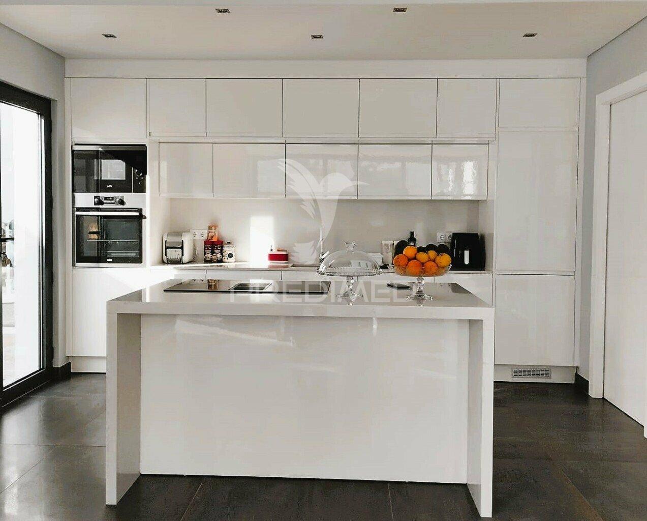 Luxuosa moradia t4