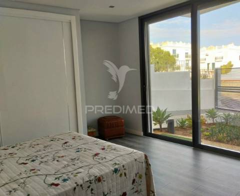Luxuosa moradia t4