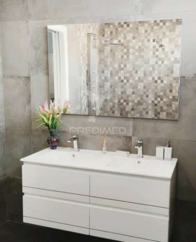 Luxuosa moradia t4