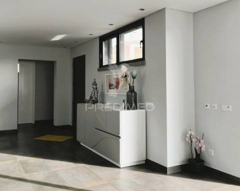 Luxuosa moradia t4