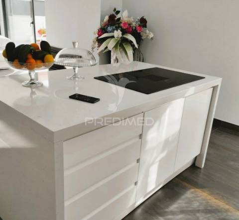 Luxuosa moradia t4