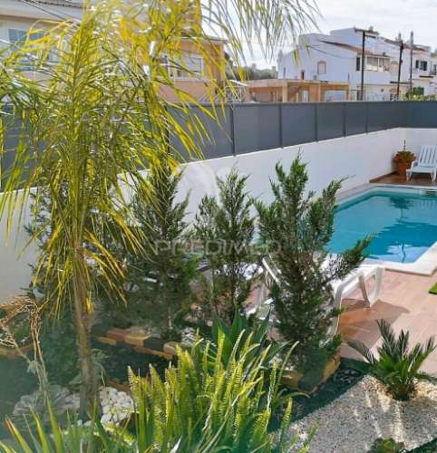 Luxuosa moradia t4