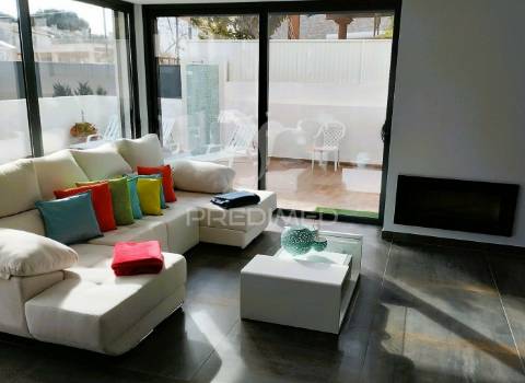 Luxuosa moradia t4