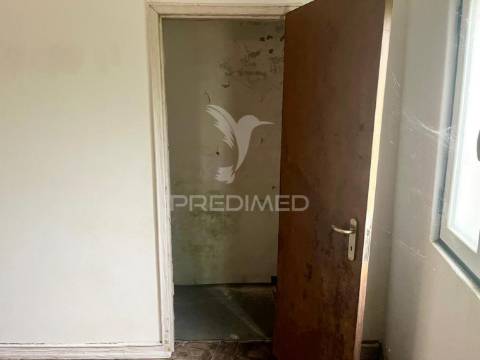 Moradia t2 para recuperar em pragança (cadaval)