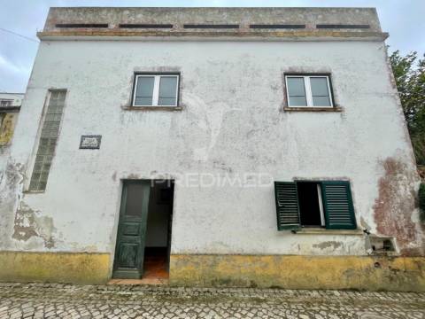Moradia t2 para recuperar em pragança (cadaval)