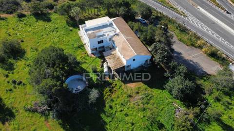 Moradia térrea t3 com anexo t1 inserida em 6.060m2 de terreno