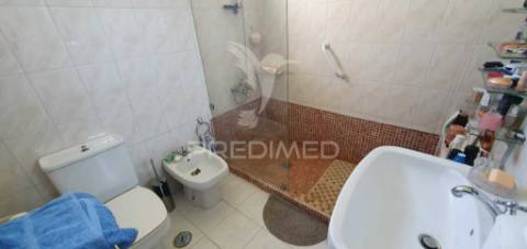 Moradia térrea t3 com anexo t1 inserida em 6.060m2 de terreno