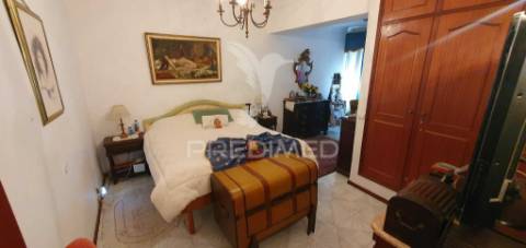 Moradia térrea t3 com anexo t1 inserida em 6.060m2 de terreno