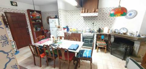 Moradia térrea t3 com anexo t1 inserida em 6.060m2 de terreno