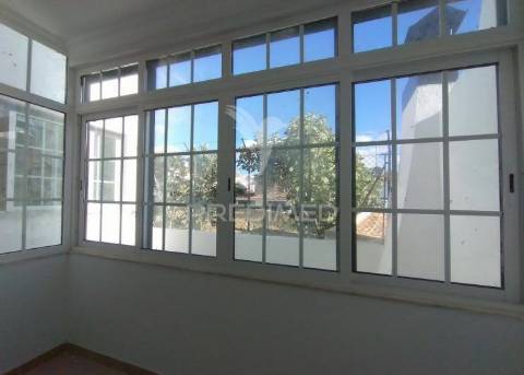Moradia t3 + 3 com um otimo  terraço