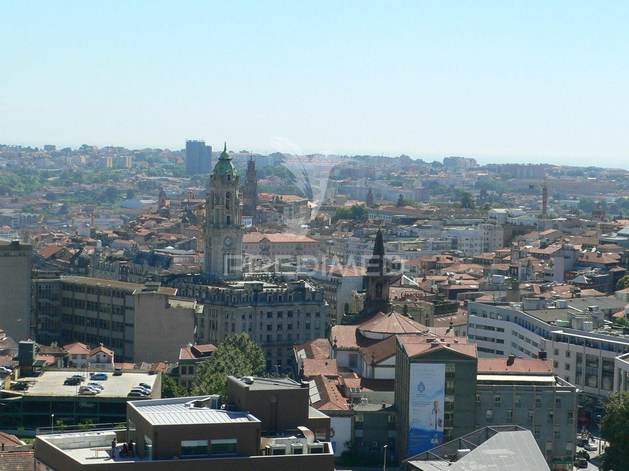 T5 na baixa do porto com sala de 60/90m2