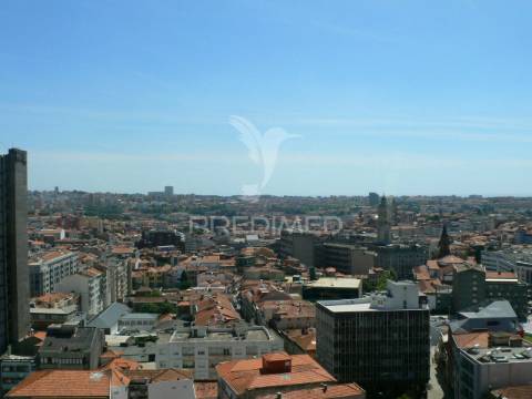 T5 na baixa do porto com sala de 60/90m2