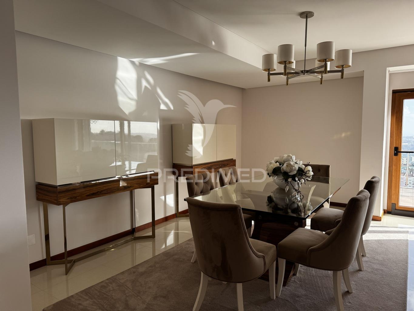 Apartamento t4 serra da amoreira com 2 terraços e vista panorâmica