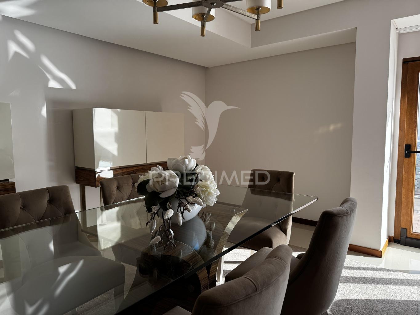 Apartamento t4 serra da amoreira com 2 terraços e vista panorâmica