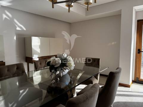 Apartamento t4 serra da amoreira com 2 terraços e vista panorâmica