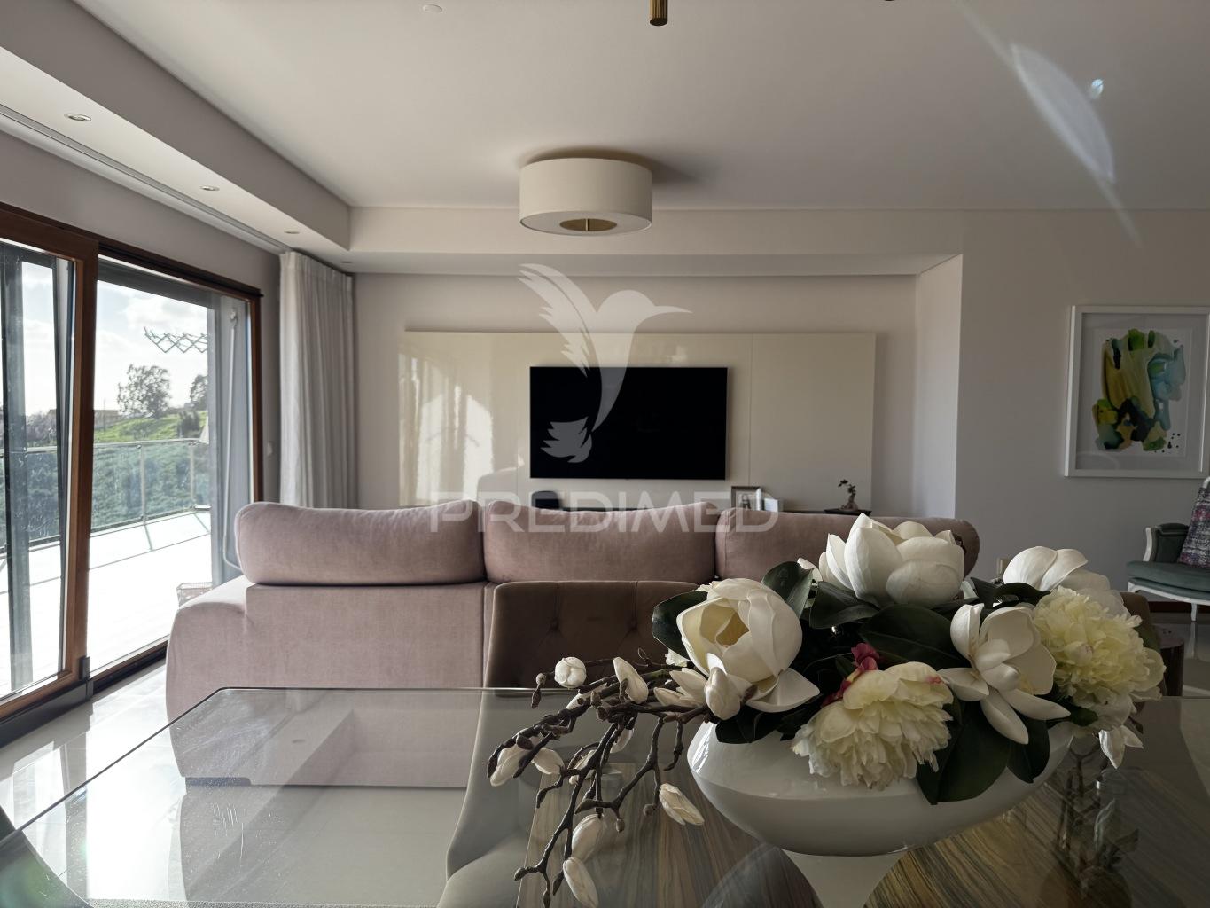 Apartamento t4 serra da amoreira com 2 terraços e vista panorâmica