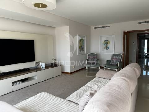 Apartamento t4 serra da amoreira com 2 terraços e vista panorâmica